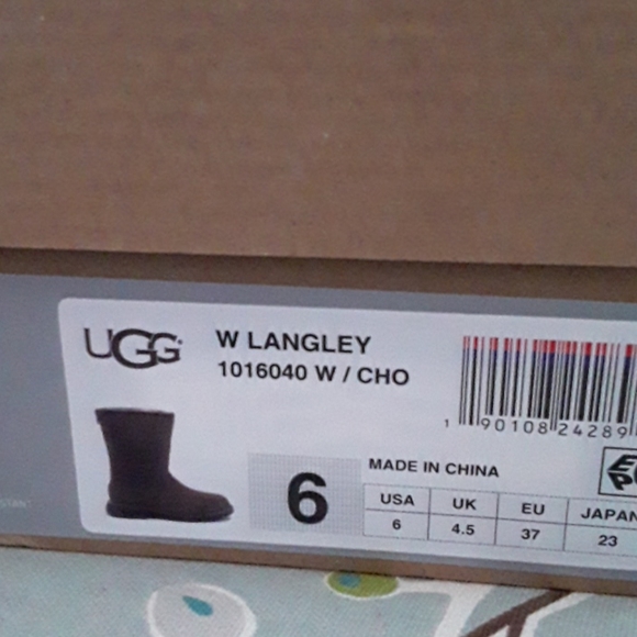 Ugg - Picture 6 of 8